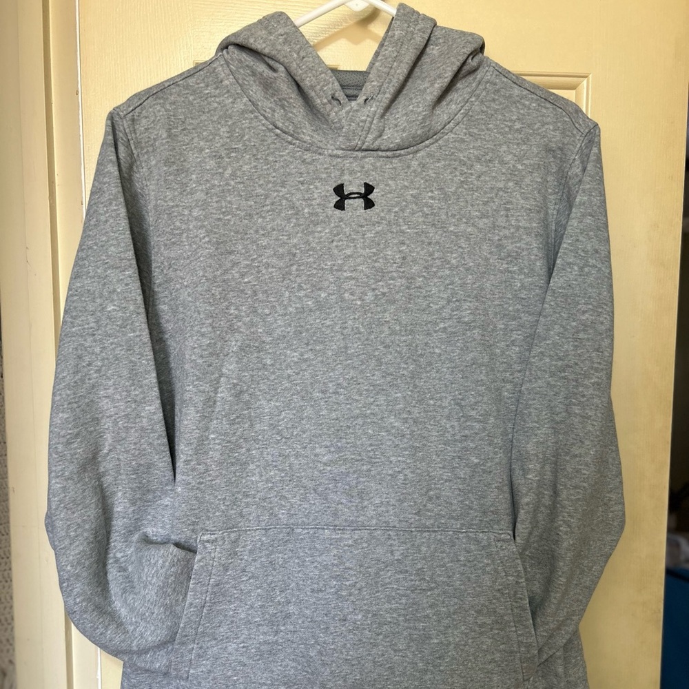Solid Heather grey Under Armour hoodie size Medium with front pocket pouch